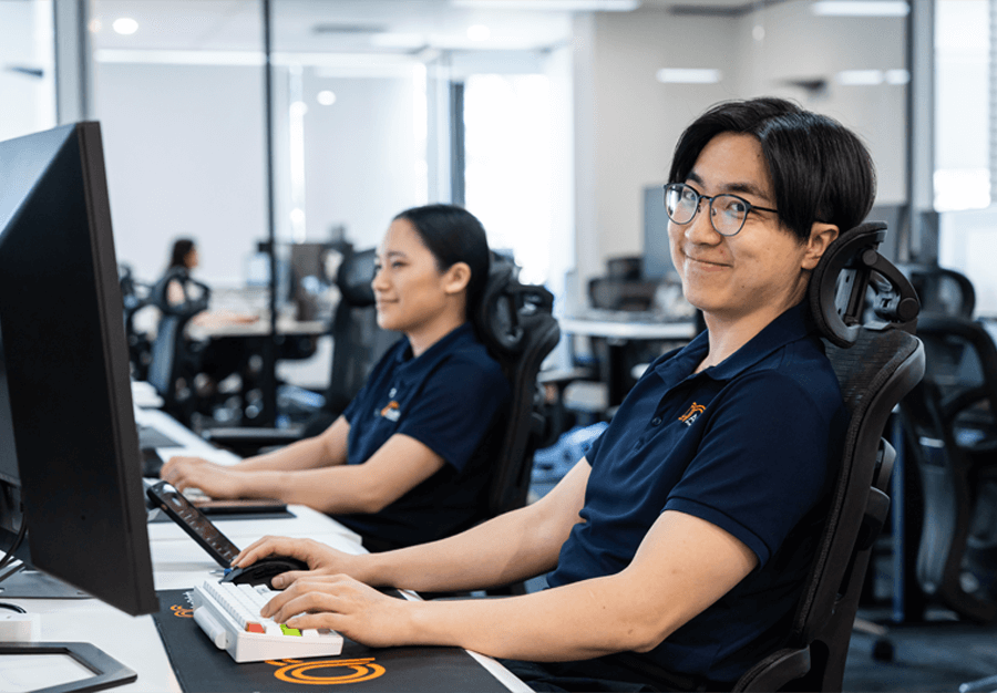 A vocational rehabilitation consultant is at work, helping injured workers with counselling to find sustainable employment.